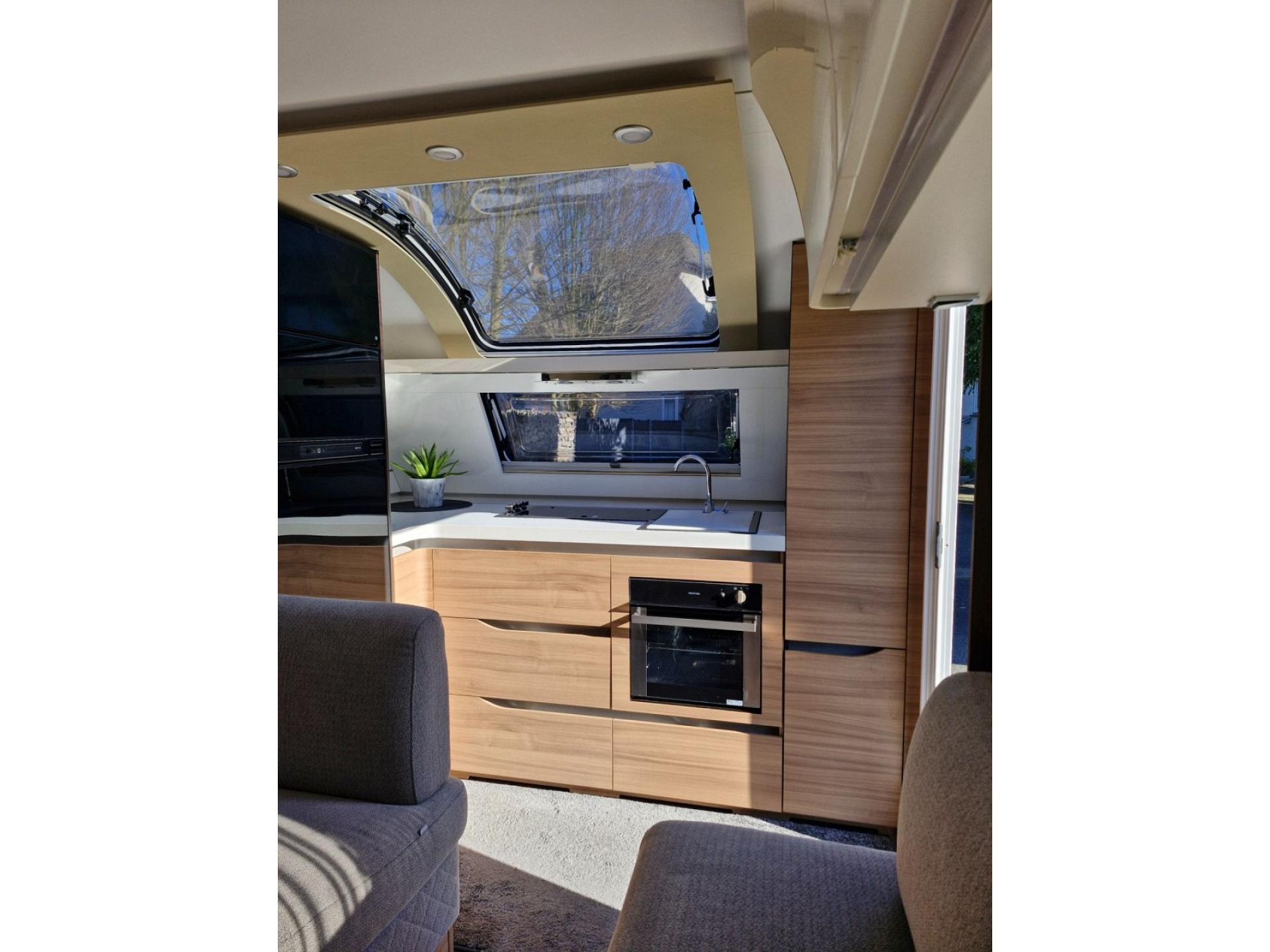 Adria - Alpina 663HT