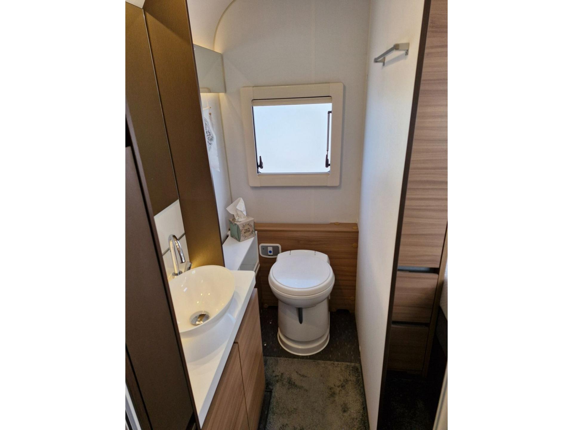 Adria - Alpina 663HT