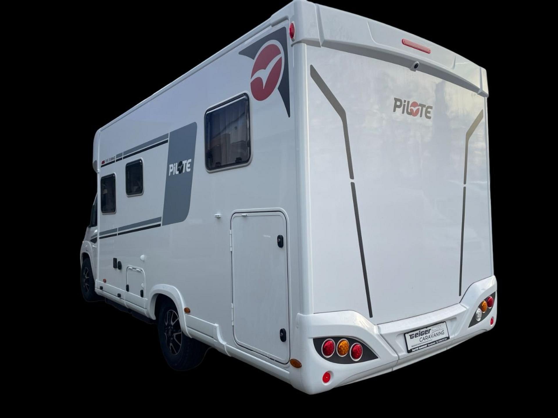 Pilote - P 696 GJ Evidence +